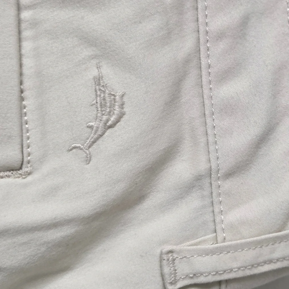 Tommy Bahama Men Beige Chino Shorts 38 Flat Front Tropical Coastal Relaxed